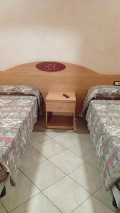 Mambly B&B Ristorante Pizzeria Galliate Kültér fotó